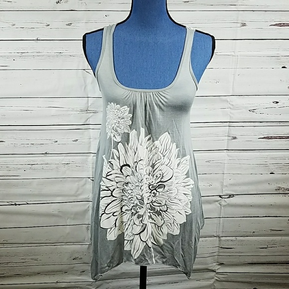 Julie's Closet Tops - 🌟REDUCED🌟Julie's Closet Assymetrical Medium Top